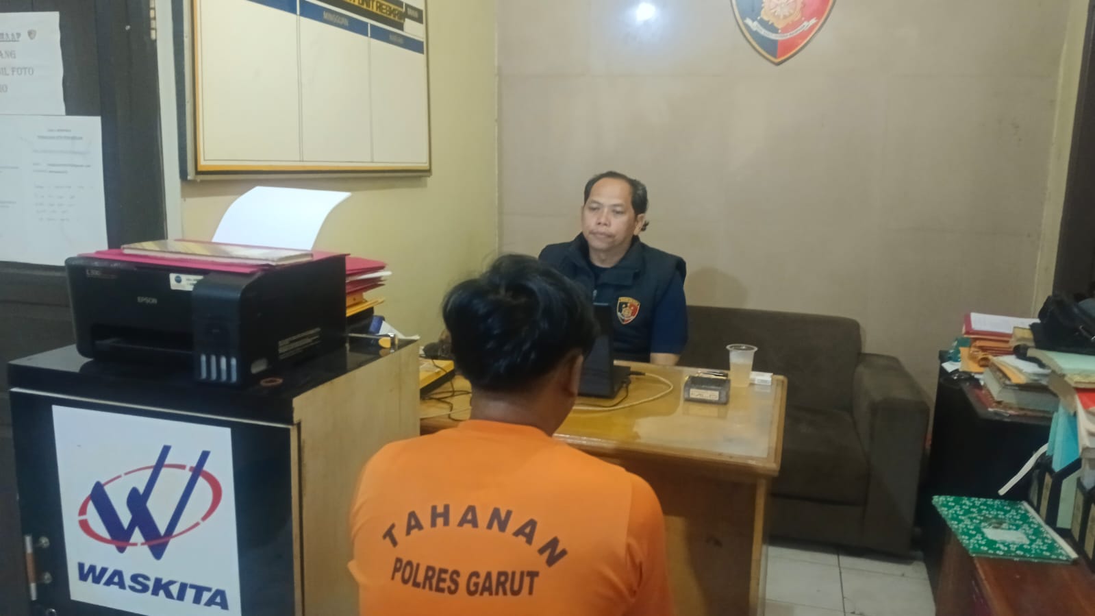 Begini Jadinya Kalau Mendorong Motor dari Halaman Rumah Orang